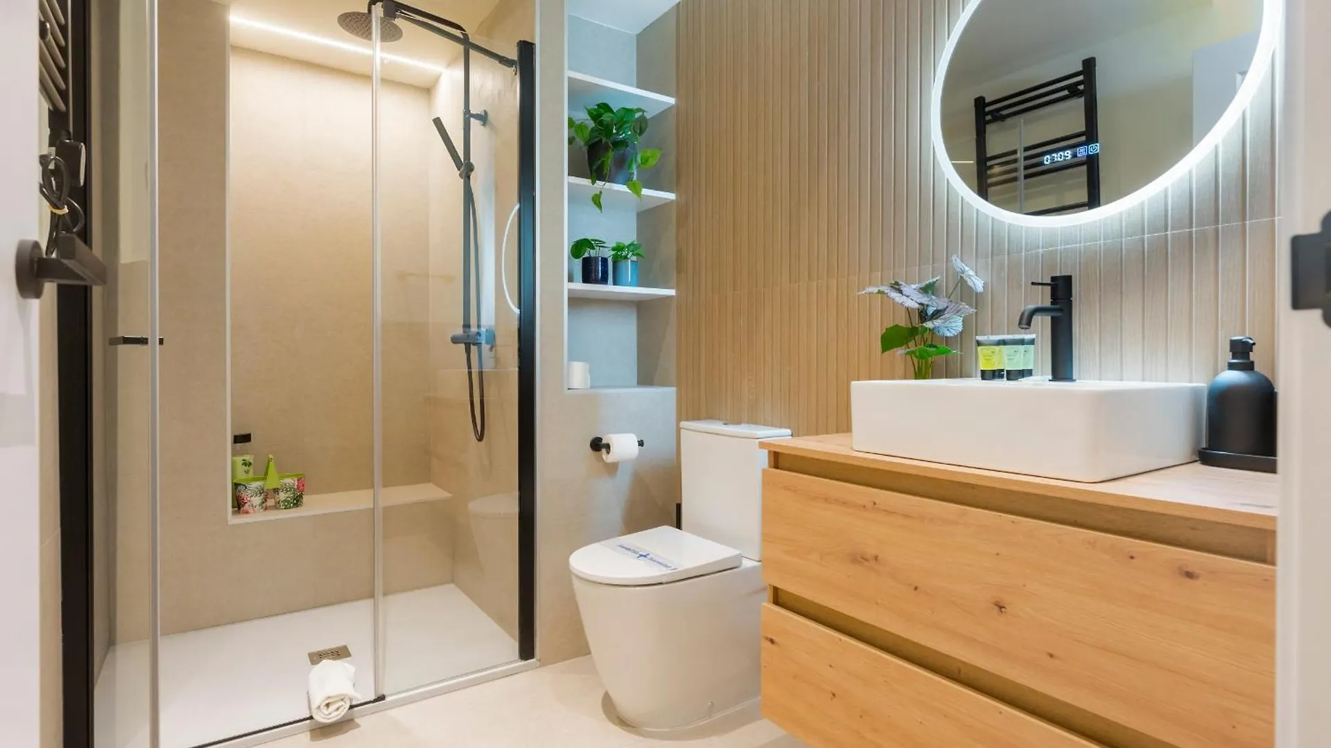 New In Santa Cruz Quarter Next To Giralda Apartment Seville