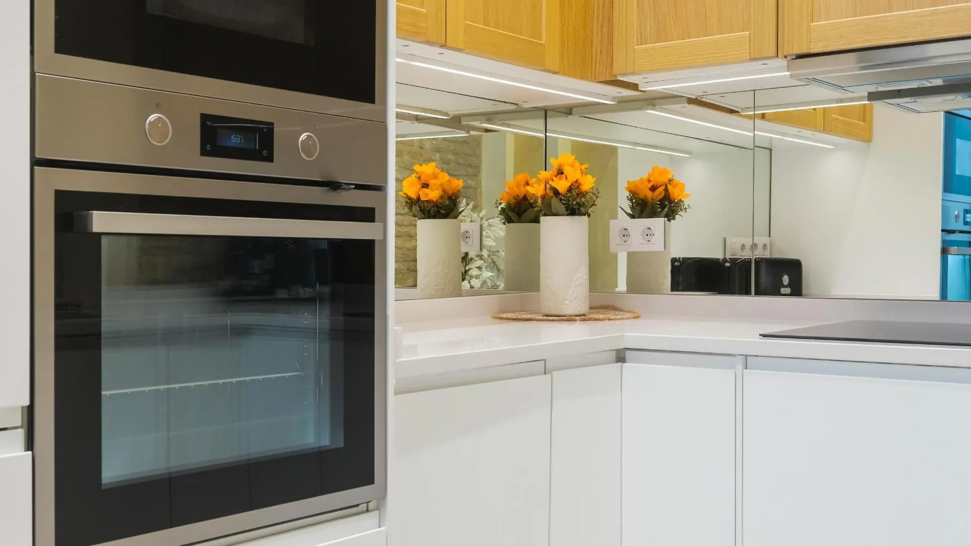 New In Santa Cruz Quarter Next To Giralda Apartment Seville