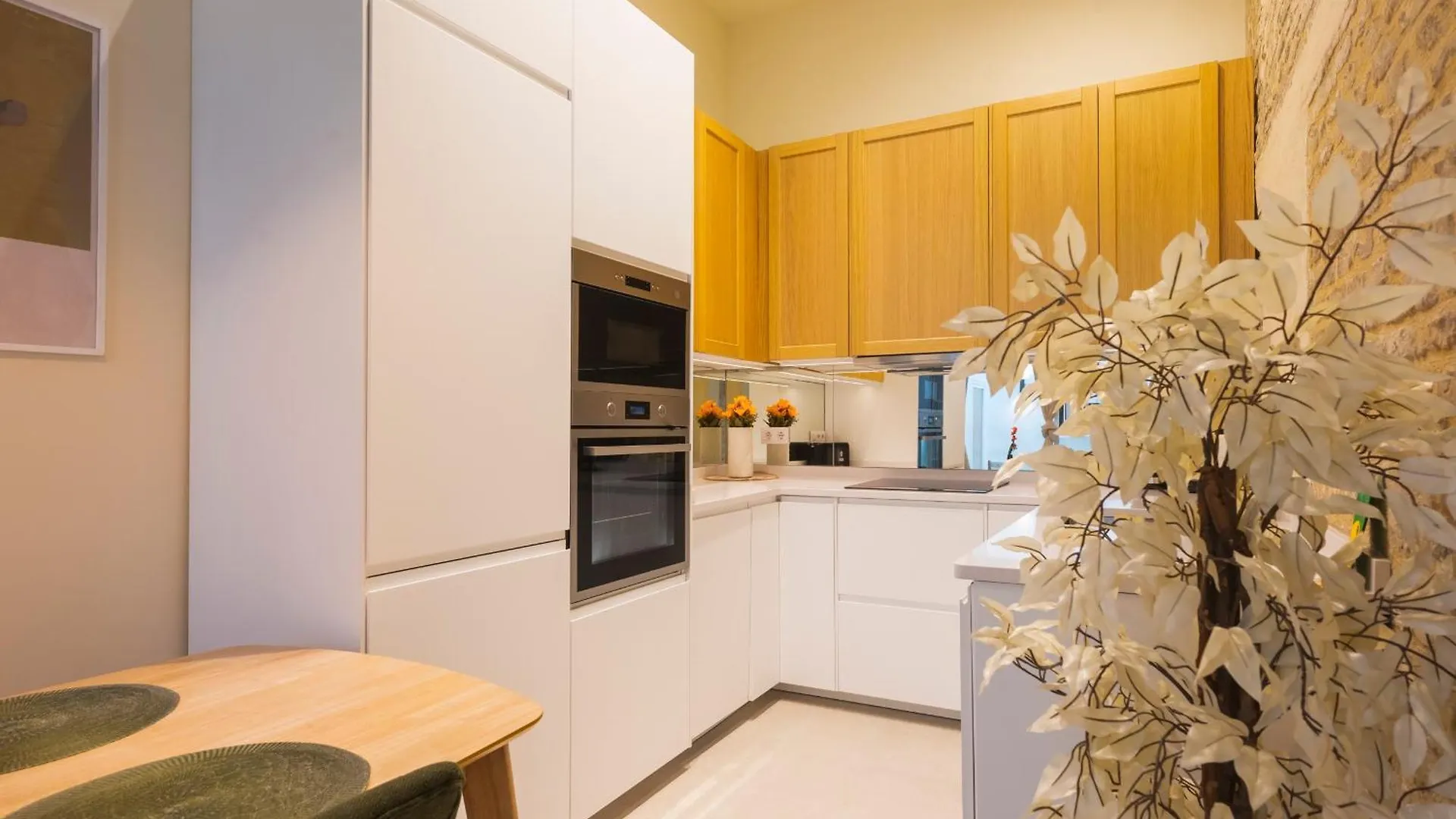 New In Santa Cruz Quarter Next To Giralda Apartment Seville